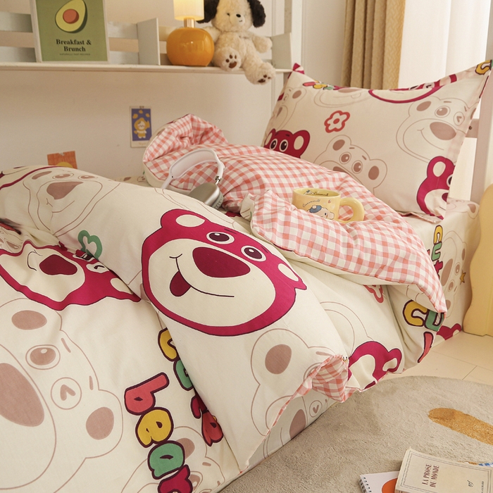 91家纺网 家纺一手货源 找家纺 天之爱 2025新款全棉纯棉印花三件套学生六件套 草莓熊熊