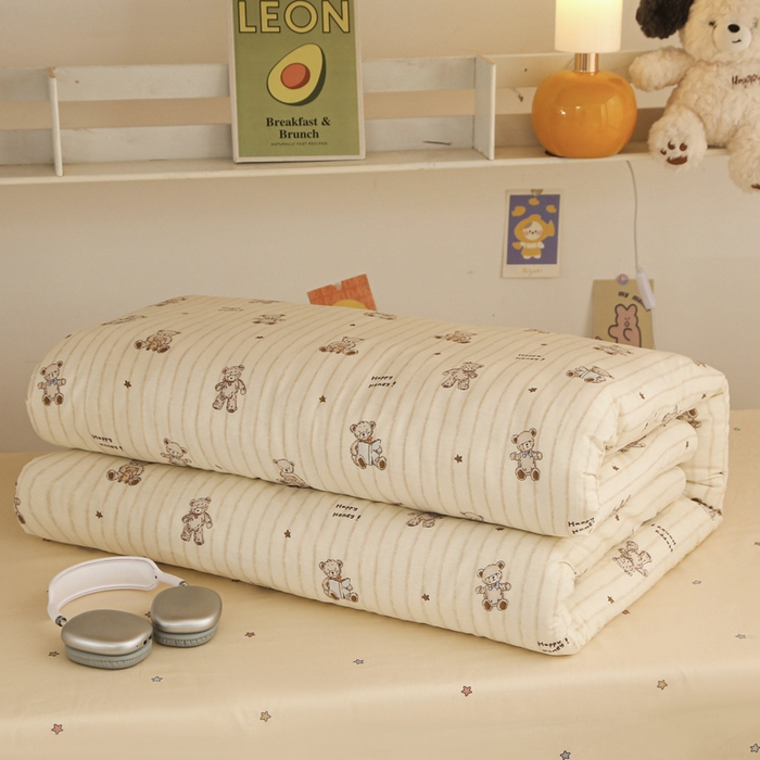 91家纺网 家纺一手货源 找家纺 天之爱 2025新款全棉纯棉印花三件套学生六件套 条纹熊