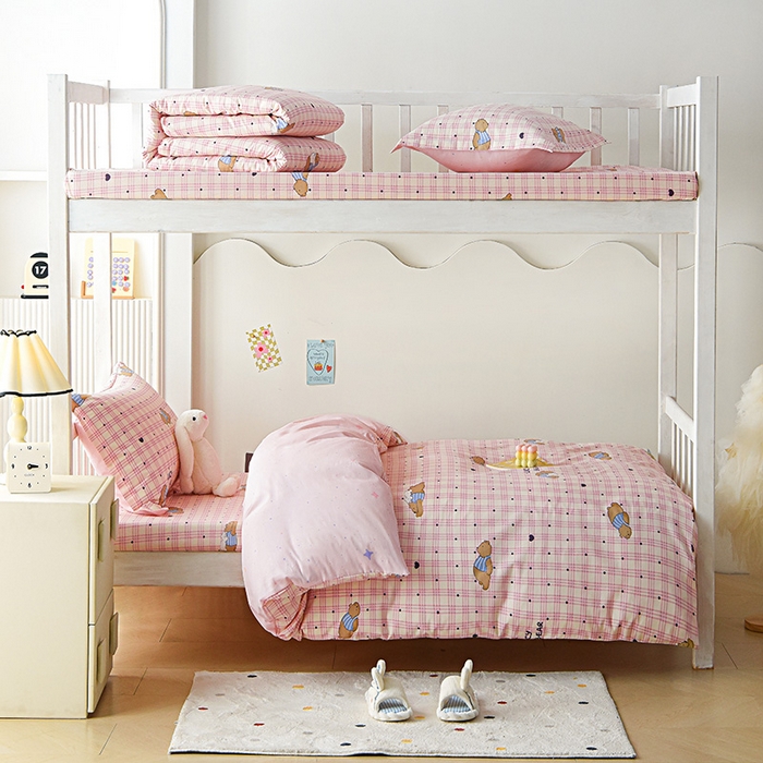 91家纺网 家纺一手货源 找家纺 天之爱 2025新款全棉纯棉印花三件套学生六件套 趴趴熊