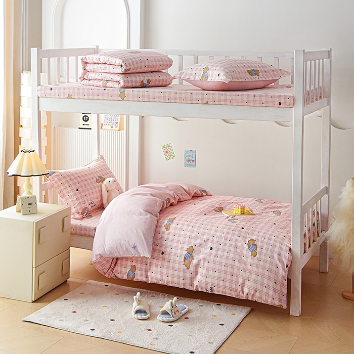 91家纺网 家纺一手货源 找家纺 天之爱 2025新款全棉纯棉印花三件套学生六件套 趴趴熊