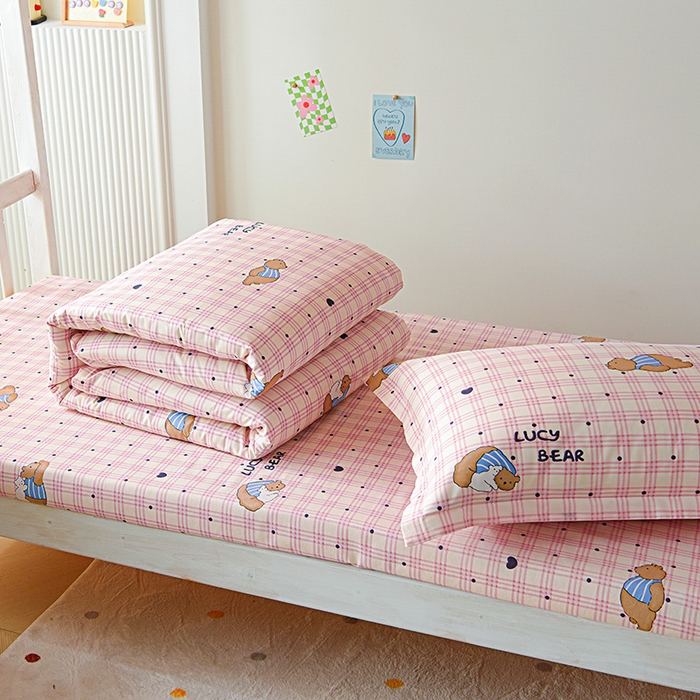 91家纺网 家纺一手货源 找家纺 天之爱 2025新款全棉纯棉印花三件套学生六件套 趴趴熊