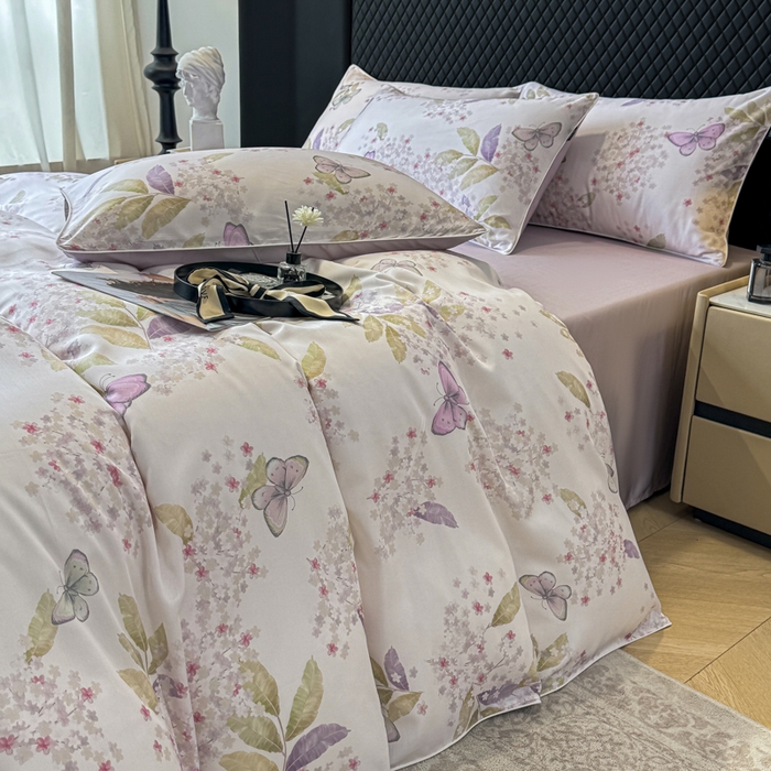 91家纺网 家纺一手货源 找家纺 芊寻家居 2025春夏新款50支莱赛尔天丝贡缎数码印花麻绳款四件套高端礼盒 蝶恋花紫