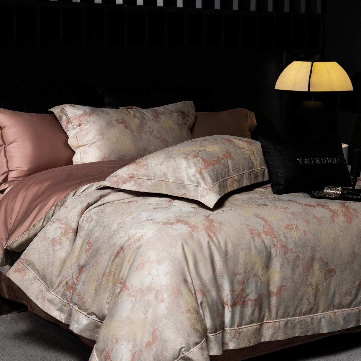 91家纺网 家纺一手货源 找家纺 2025新款全棉色织大提花系列双拼系列四件套 西西里