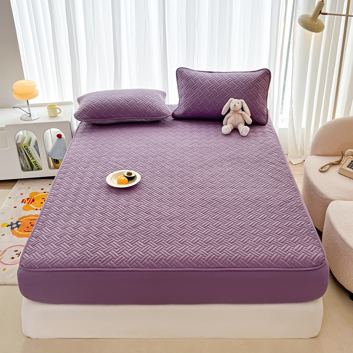 91家纺网 家纺一手货源 找家纺 欧邦 2025新款四季款纯色水洗棉夹棉床笠床垫保护罩-场景二 条格-深紫