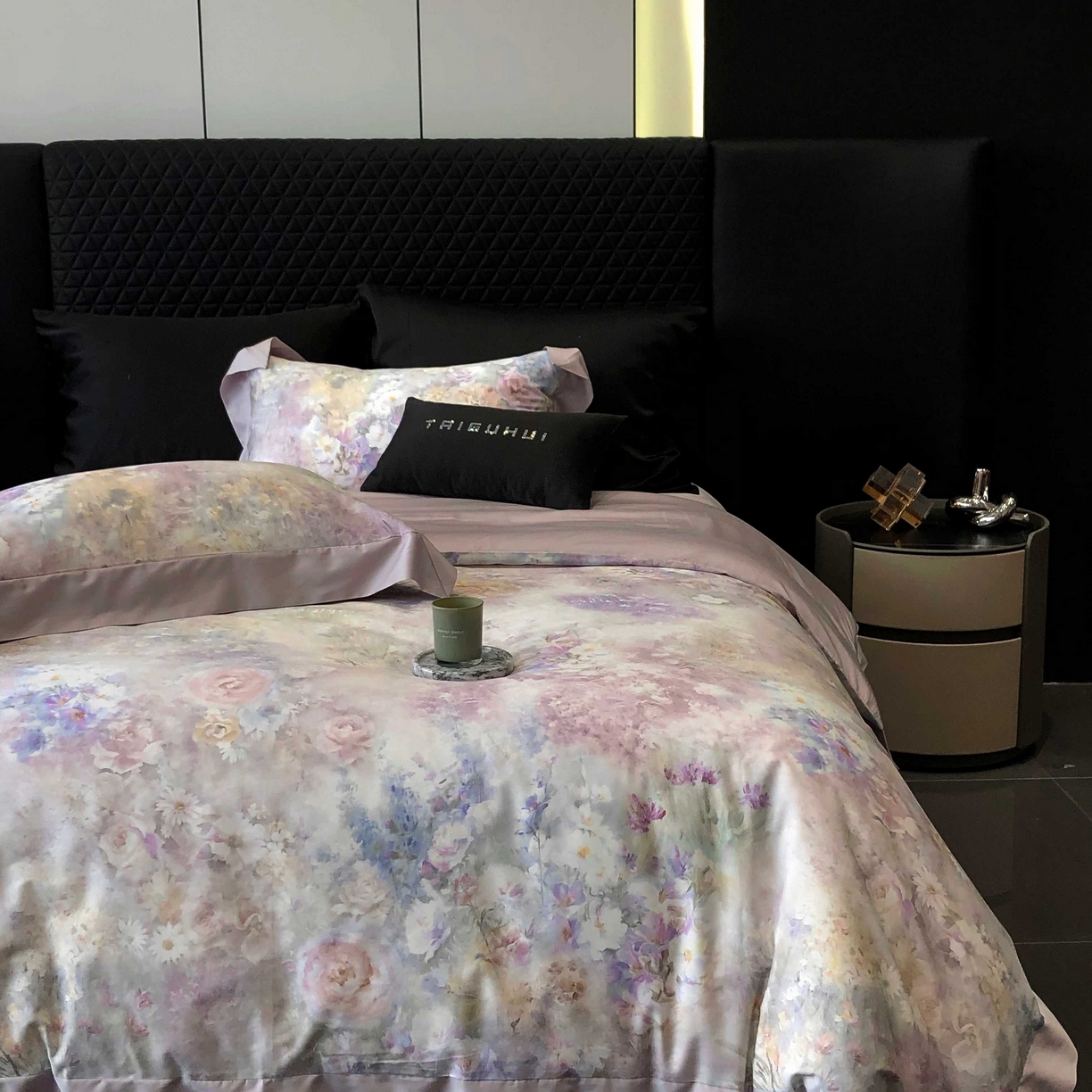 91家纺网 家纺一手货源 找家纺 2025新款高支高密长绒棉专版数码印花双拼系列四件套-卡梅伦【券后不低于378】 棉沐苒-紫