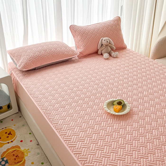 91家纺网 家纺一手货源 找家纺 欧邦 2025新款四季款纯色水洗棉夹棉床笠床垫保护罩-场景二 条格-粉玉
