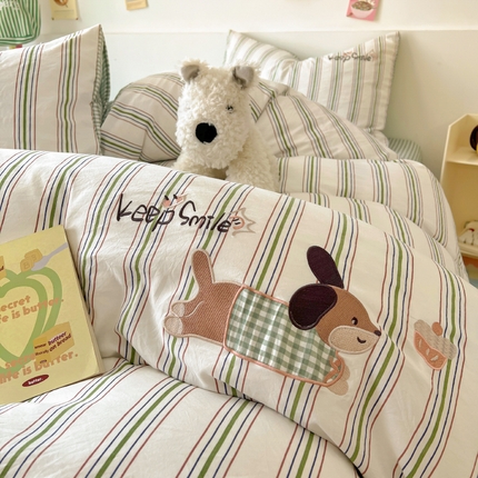 漫仙阁家纺 2025年超柔贴布绣四件套 腊肠狗—绿色