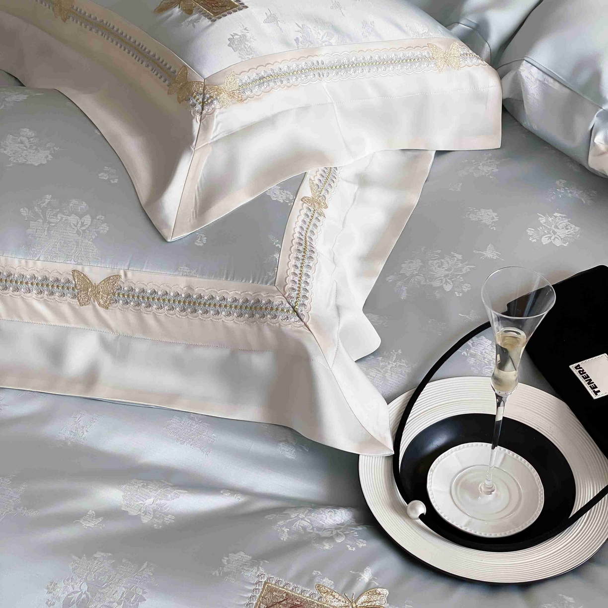 91家纺网 家纺一手货源 找家纺 太古汇家居 2025新款兰精天丝高精密提花-绣花“花间蝶影”系列  花间蝶影-蓝色