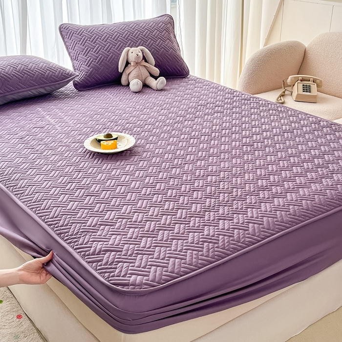 91家纺网 家纺一手货源 找家纺 欧邦 2025新款四季款纯色水洗棉夹棉床笠床垫保护罩-场景二 条格-深紫