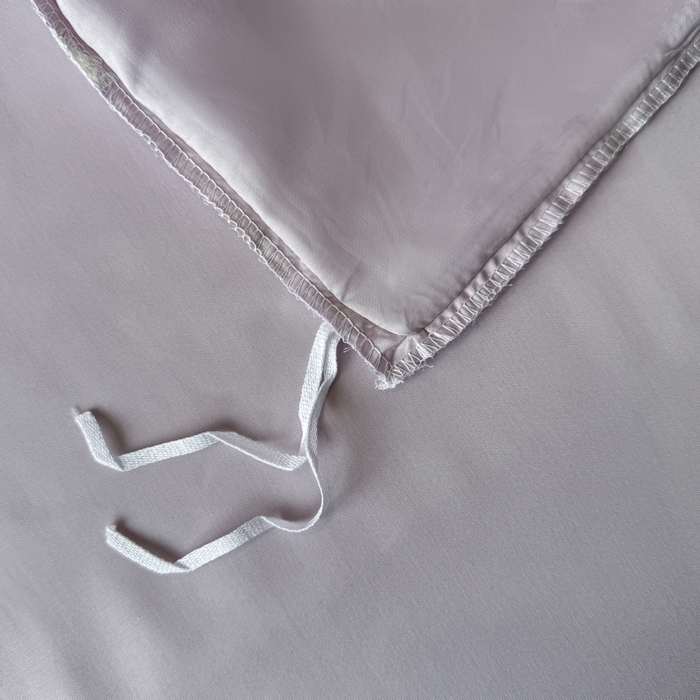 91家纺网 家纺一手货源 找家纺 洺兰家居 2025春夏新款100支莱赛尔天丝贡缎数码印花麻绳款四件套高端礼盒 蝶恋花紫