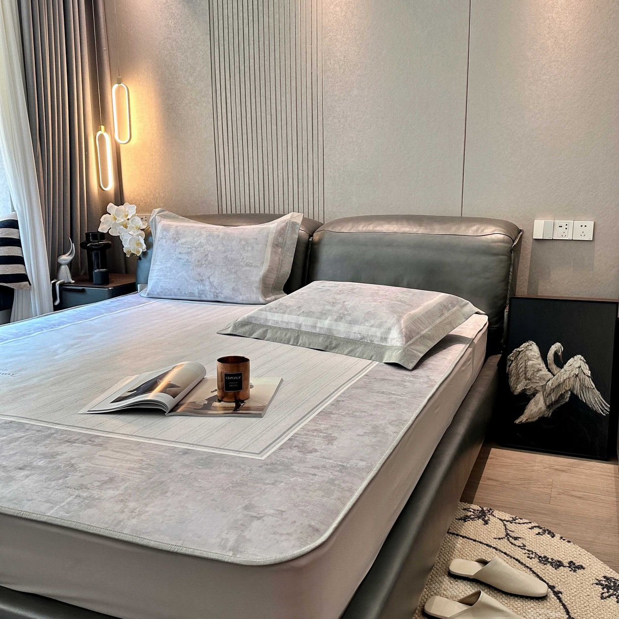 91家纺网 家纺一手货源 找家纺 JUICY 橘滋家纺 2025新款夏日高端轻奢数码冰丝奢简高级凉席床笠 巴黎暮色