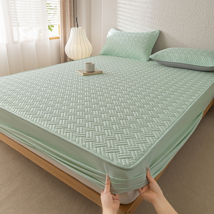91家纺网 家纺一手货源 找家纺 欧邦 2025新款四季款纯色水洗棉夹棉床笠床垫保护罩-场景一 条格-水绿