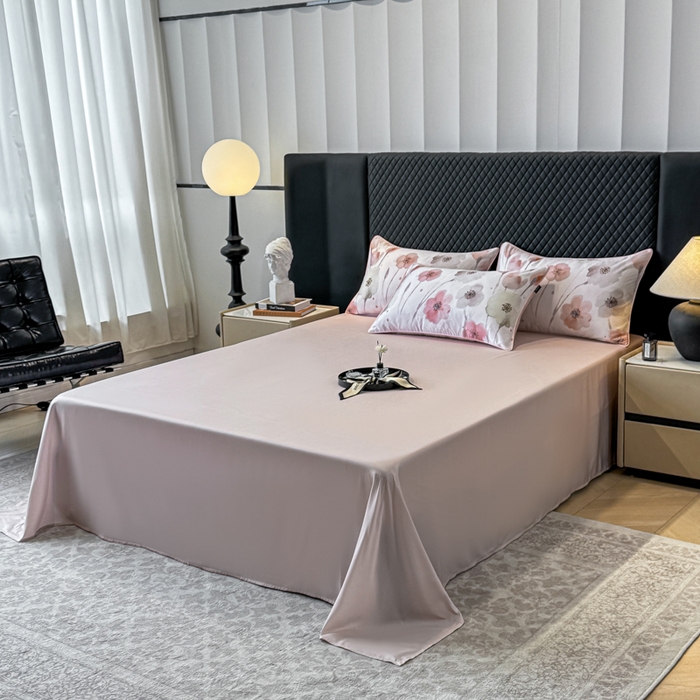 91家纺网 家纺一手货源 找家纺 芊寻家居 2025春夏新款50支莱赛尔天丝贡缎数码印花麻绳款四件套高端礼盒 花仙子粉