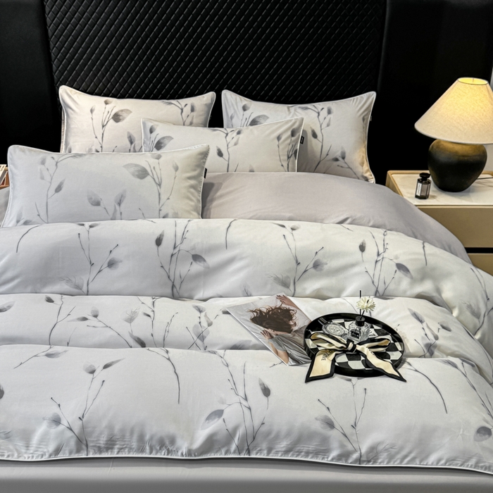 91家纺网 家纺一手货源 找家纺 芊寻家居 2025春夏新款50支莱赛尔天丝贡缎数码印花麻绳款四件套高端礼盒 静谧灰