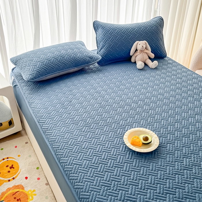 91家纺网 家纺一手货源 找家纺 欧邦 2025新款四季款纯色水洗棉夹棉床笠床垫保护罩-场景二 条格-藏蓝