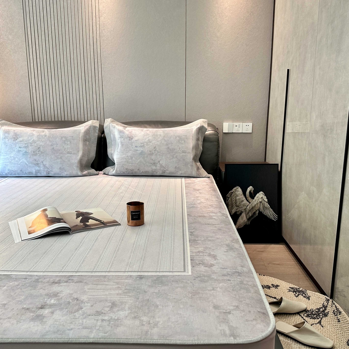 91家纺网 家纺一手货源 找家纺 JUICY 橘滋家纺 2025新款夏日高端轻奢数码冰丝奢简高级凉席床笠 巴黎暮色