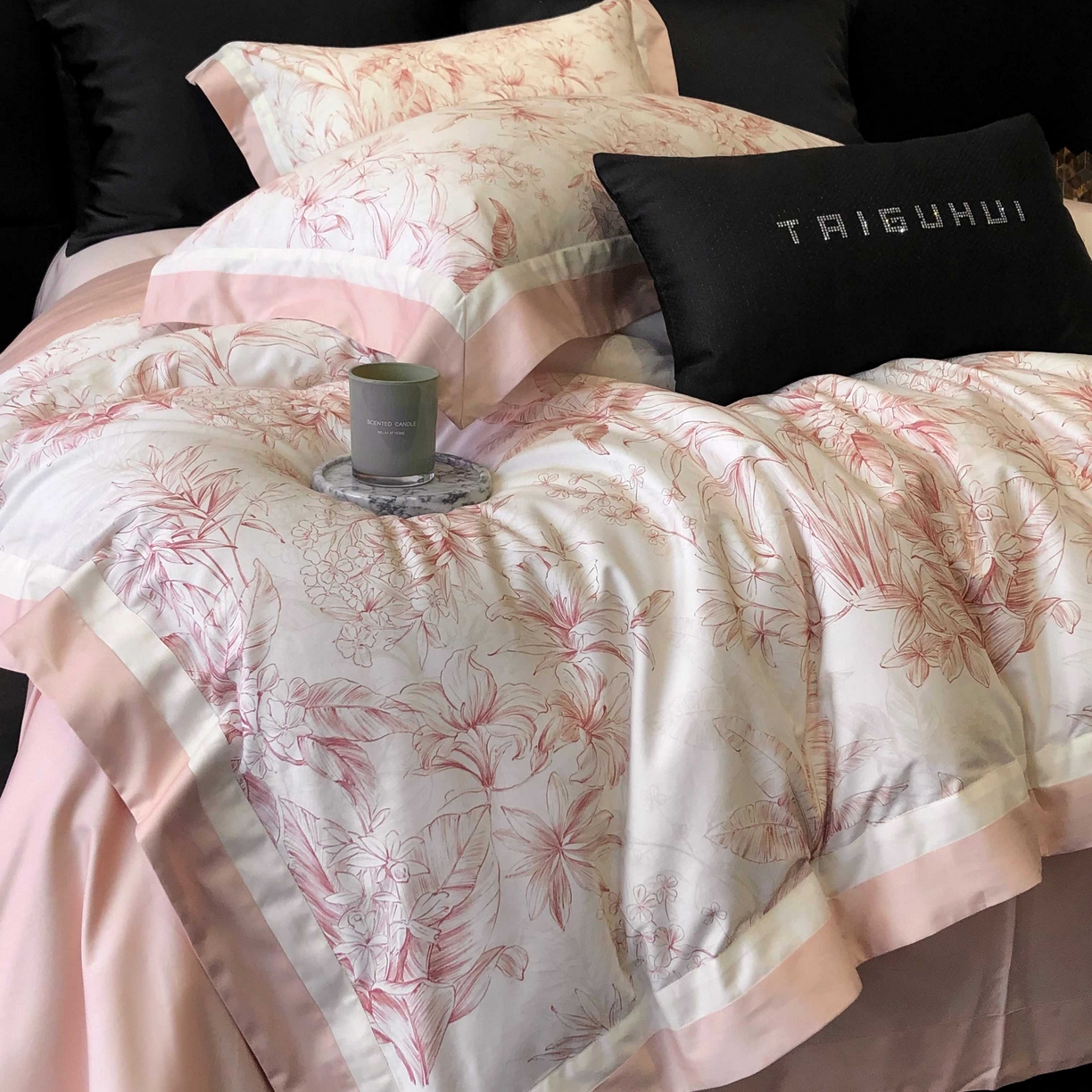 91家纺网 家纺一手货源 找家纺 2025新款高支高密长绒棉专版数码印花双拼系列四件套-卡梅伦【券后不低于378】 卡梅伦-粉