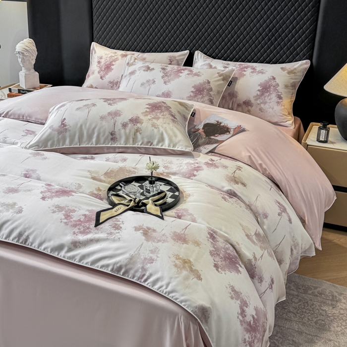 91家纺网 家纺一手货源 找家纺 芊寻家居 2025春夏新款50支莱赛尔天丝贡缎数码印花麻绳款四件套高端礼盒 魅影粉