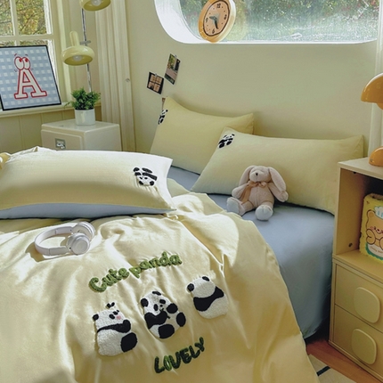 91家纺网 家纺一手货源 找家纺 迪拜家纺 2025新款加厚水洗棉四件套-熊猫 雾黄