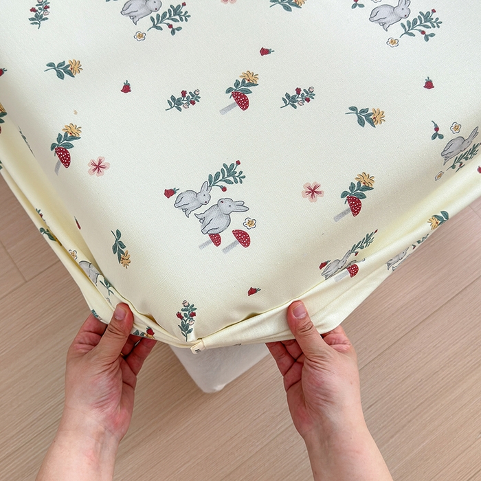 91家纺网 家纺一手货源 找家纺 2025新款老粗布三件套-床笠款 花园兔