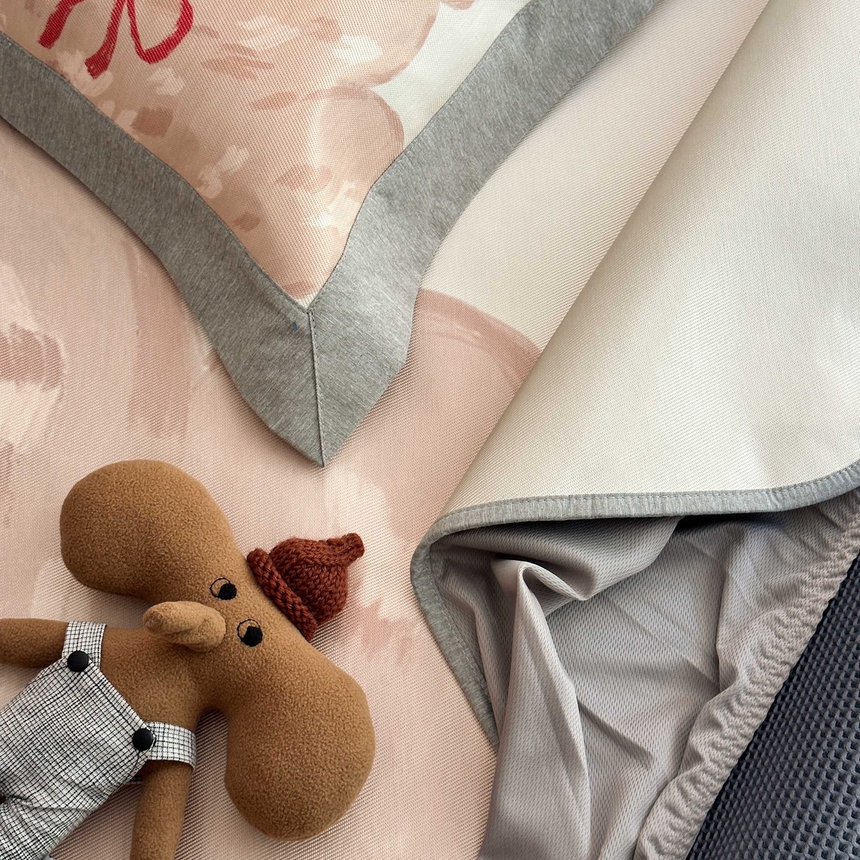 91家纺网 家纺一手货源 找家纺 JUICY 橘滋家纺 2025新款夏日高端轻奢数码冰丝奢简高级凉席床笠 大眼熊仔