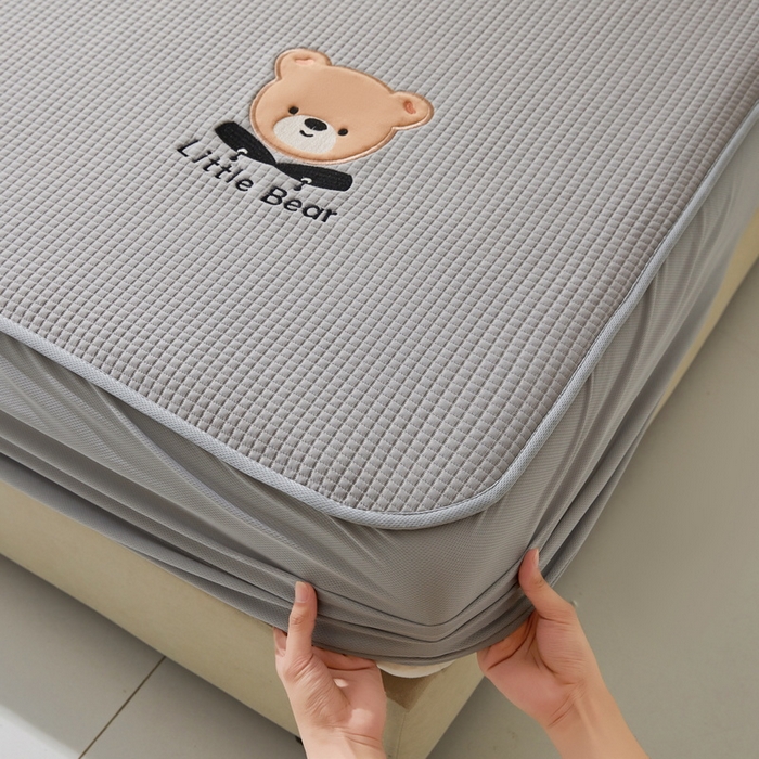 91家纺网 家纺一手货源 找家纺 （总）爱思凯家纺 2025新款【瑞宝熊】PE凉感床笠款冰豆豆软席凉席席子-场景一