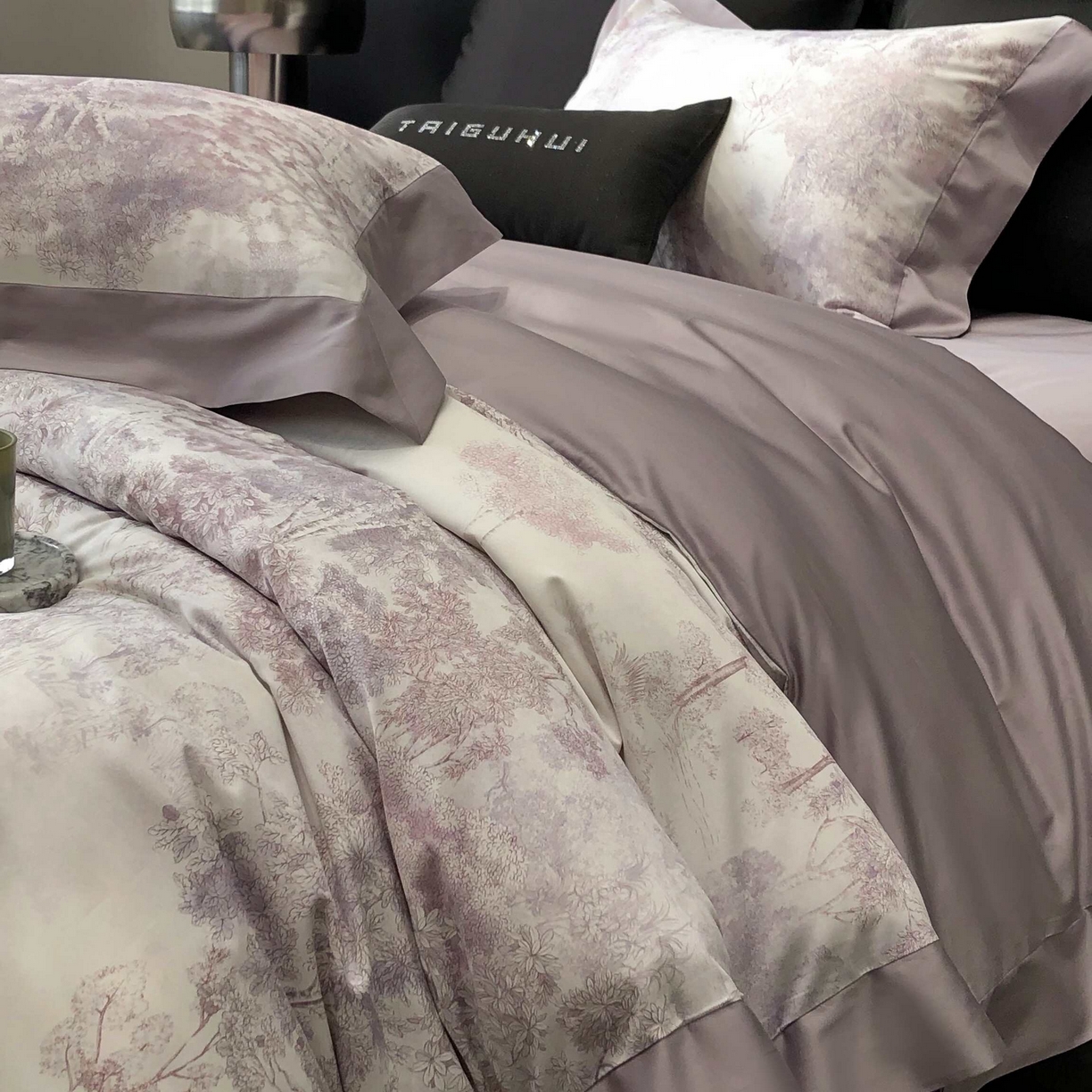 91家纺网 家纺一手货源 找家纺 2025年高支高密长绒棉专版活性数码印花系列四件套【券后控价——券后不低于378】 丽奥娜-樱落紫