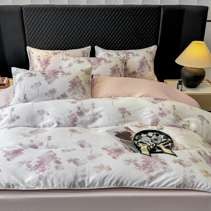 91家纺网 家纺一手货源 找家纺 芊寻家居 2025春夏新款50支莱赛尔天丝贡缎数码印花麻绳款四件套高端礼盒 魅影粉