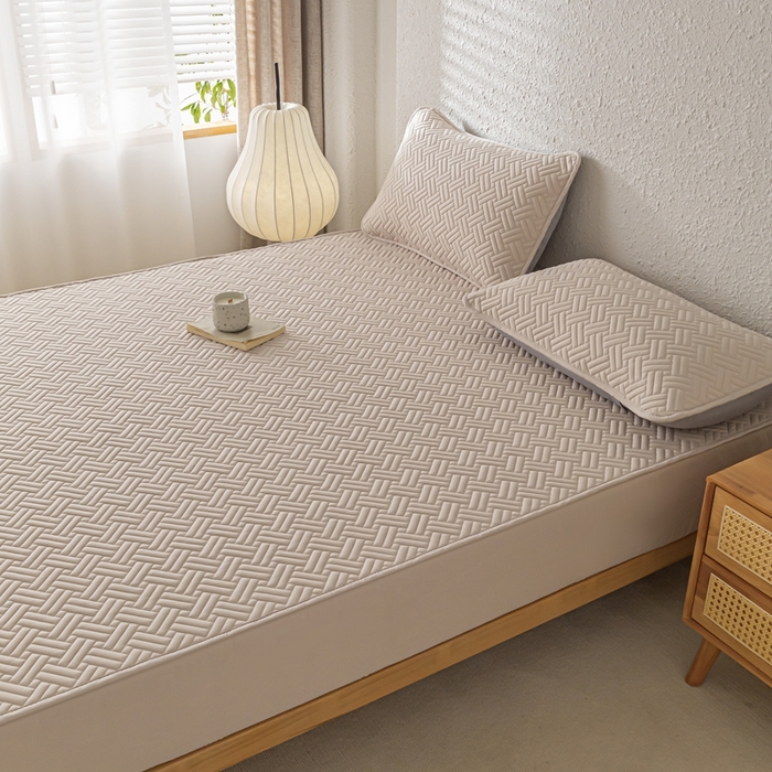 91家纺网 家纺一手货源 找家纺 欧邦 2025新款四季款纯色水洗棉夹棉床笠床垫保护罩-场景一 条格-卡其