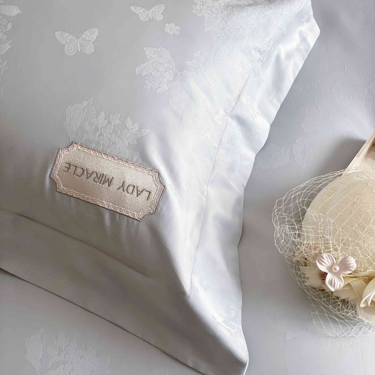 91家纺网 家纺一手货源 找家纺 2025新款高支数提花绣花四件套-“伊莎贝尔”系列 伊莎贝尔-天空蓝