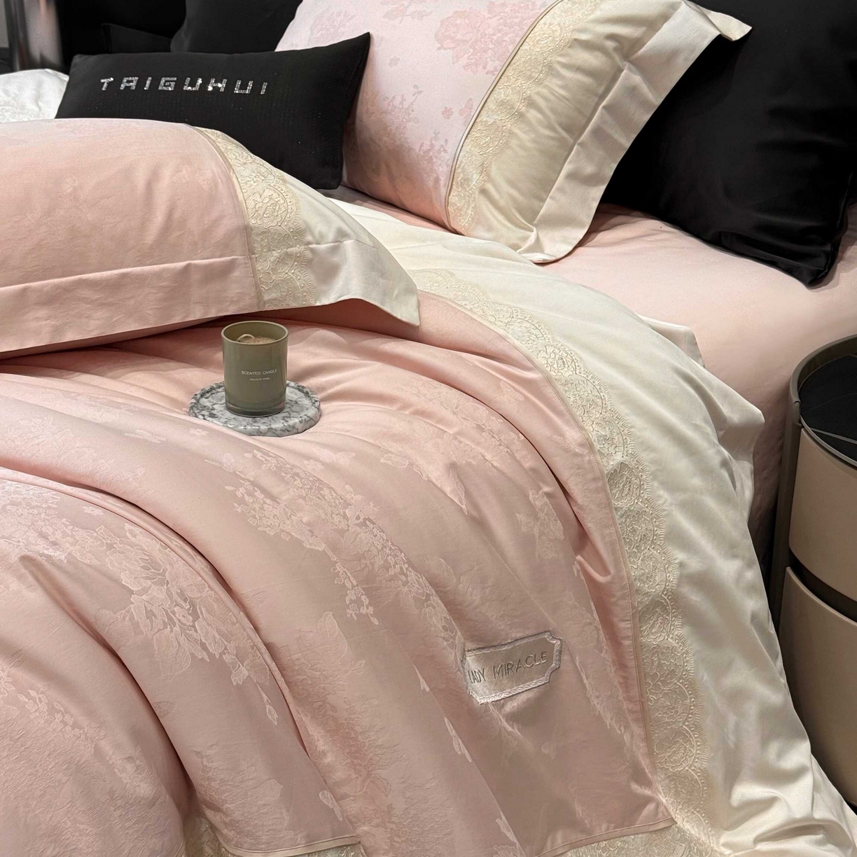 91家纺网 家纺一手货源 找家纺 （总）太古汇家居 2025新款全棉提花绣花“伊莎贝拉”系列四件套