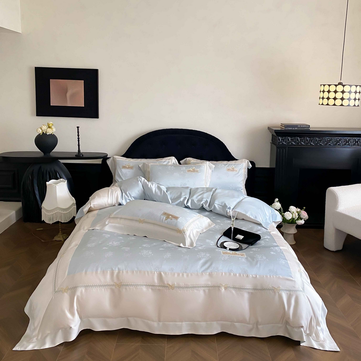 91家纺网 家纺一手货源 找家纺 太古汇家居 2025新款兰精天丝高精密提花-绣花“花间蝶影”系列  花间蝶影-蓝色