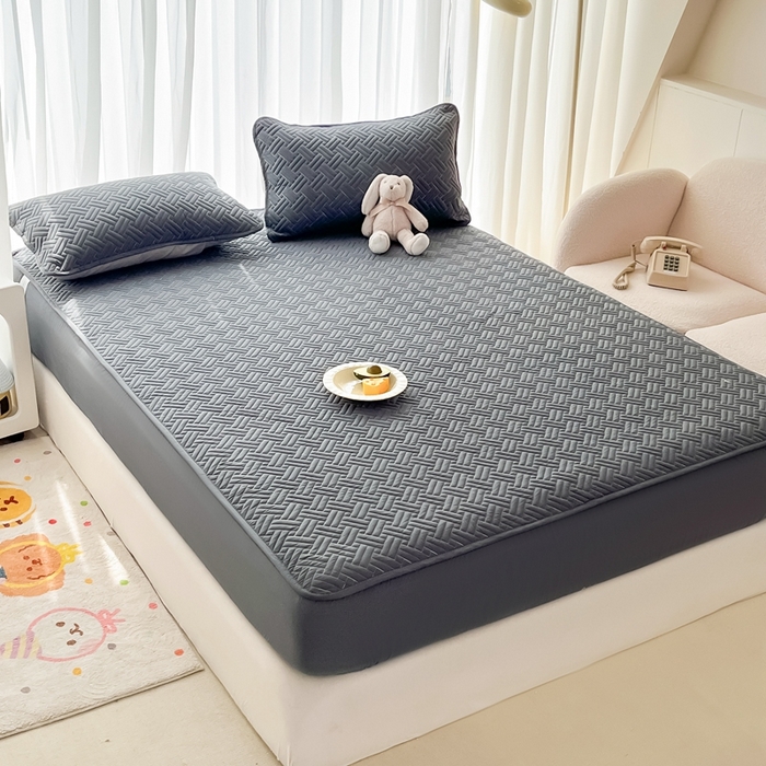 91家纺网 家纺一手货源 找家纺 欧邦 2025新款四季款纯色水洗棉夹棉床笠床垫保护罩-场景二 条格-深灰