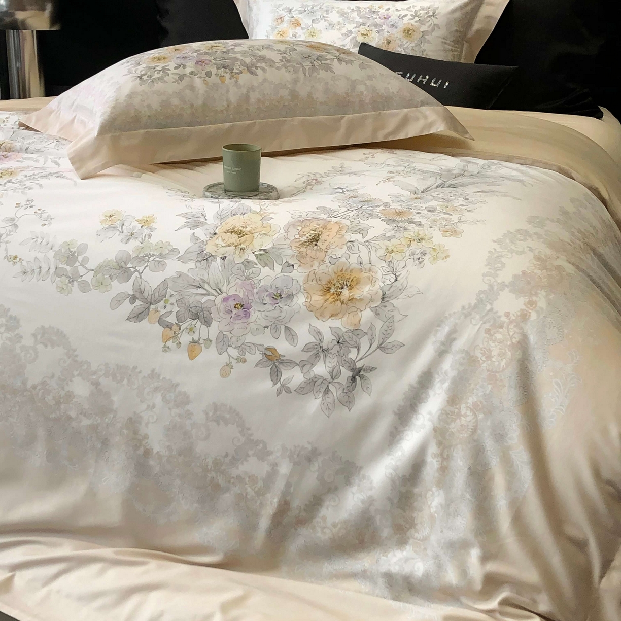 91家纺网 家纺一手货源 找家纺 2025新款高支高密长绒棉大版数码印花双拼系列四件套【券后不低于388】 一路繁花-米黄