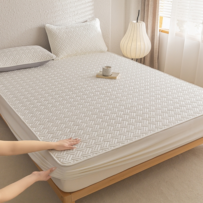 91家纺网 家纺一手货源 找家纺 欧邦 2025新款四季款纯色水洗棉夹棉床笠床垫保护罩-场景一 条格-本白