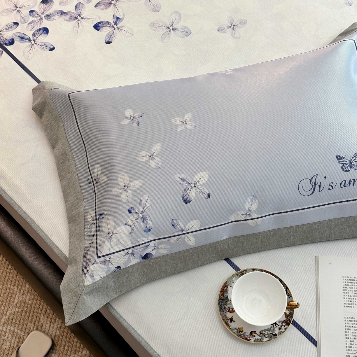 91家纺网 家纺一手货源 找家纺 JUICY 橘滋家纺 2025新款夏日高端轻奢数码冰丝奢简高级凉席床笠 爱琴海微风