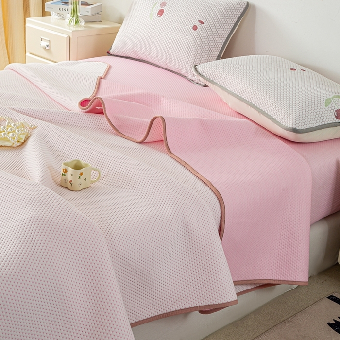 91家纺网 家纺一手货源 找家纺 梦初语 2025新款A类华夫格冰豆豆夏被子针织提花凉感夏凉被单双人空调被可机水洗 浪漫粉