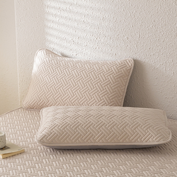 91家纺网 家纺一手货源 找家纺 欧邦 2025新款四季款纯色水洗棉夹棉床笠床垫保护罩-场景一 条格-卡其