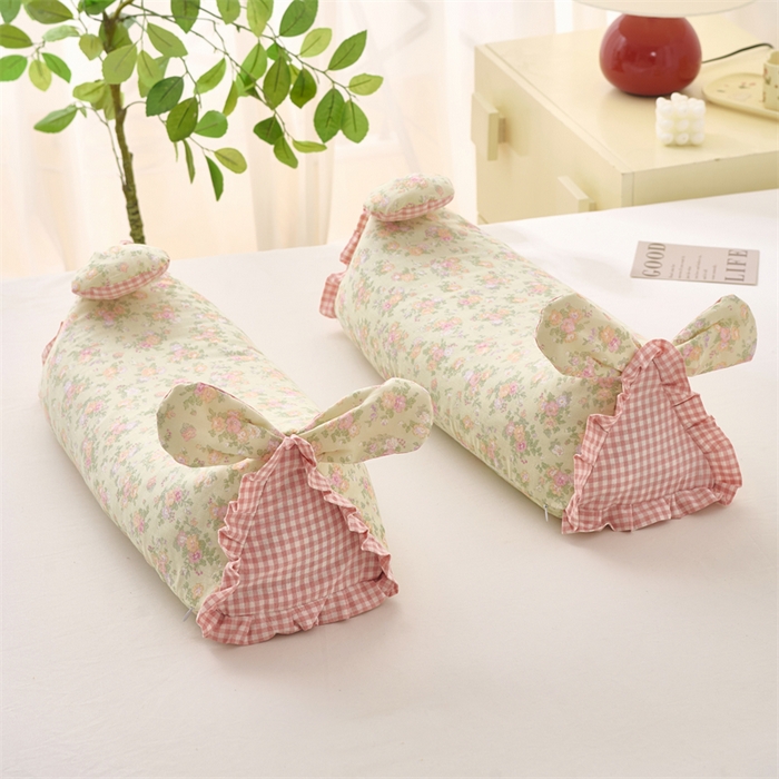 91家纺网 家纺一手货源 找家纺 大熊枕芯 2025新款田园风全棉印花双层纱萌趣兔子三角荞麦护颈枕枕头枕芯 田园土三角枕-浅黄50*15*15cm/只