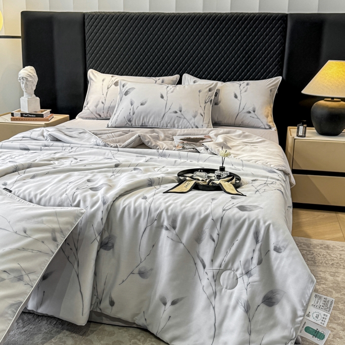 91家纺网 家纺一手货源 找家纺 洺兰家居 2025春夏新款100支莱赛尔天丝贡缎数码印花麻绳款四件套高端礼盒 静谧灰