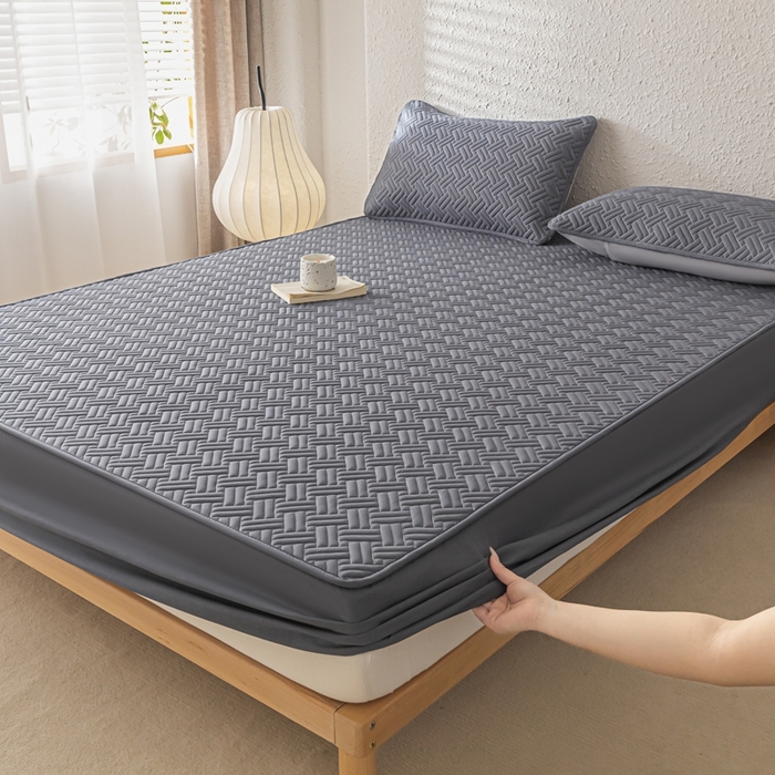 91家纺网 家纺一手货源 找家纺 欧邦 2025新款四季款纯色水洗棉夹棉床笠床垫保护罩-场景一 条格-深灰