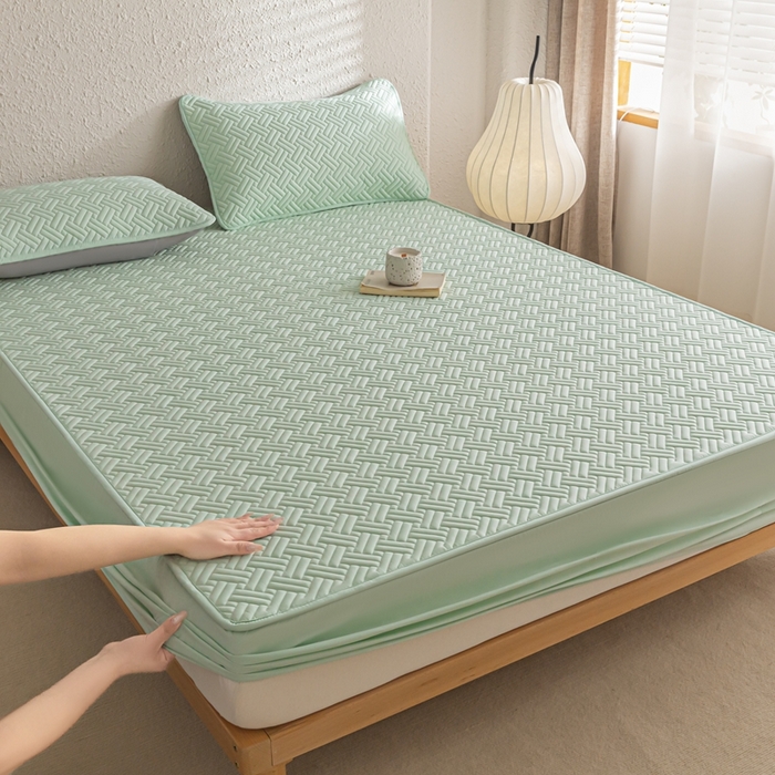 91家纺网 家纺一手货源 找家纺 欧邦 2025新款四季款纯色水洗棉夹棉床笠床垫保护罩-场景一 条格-水绿