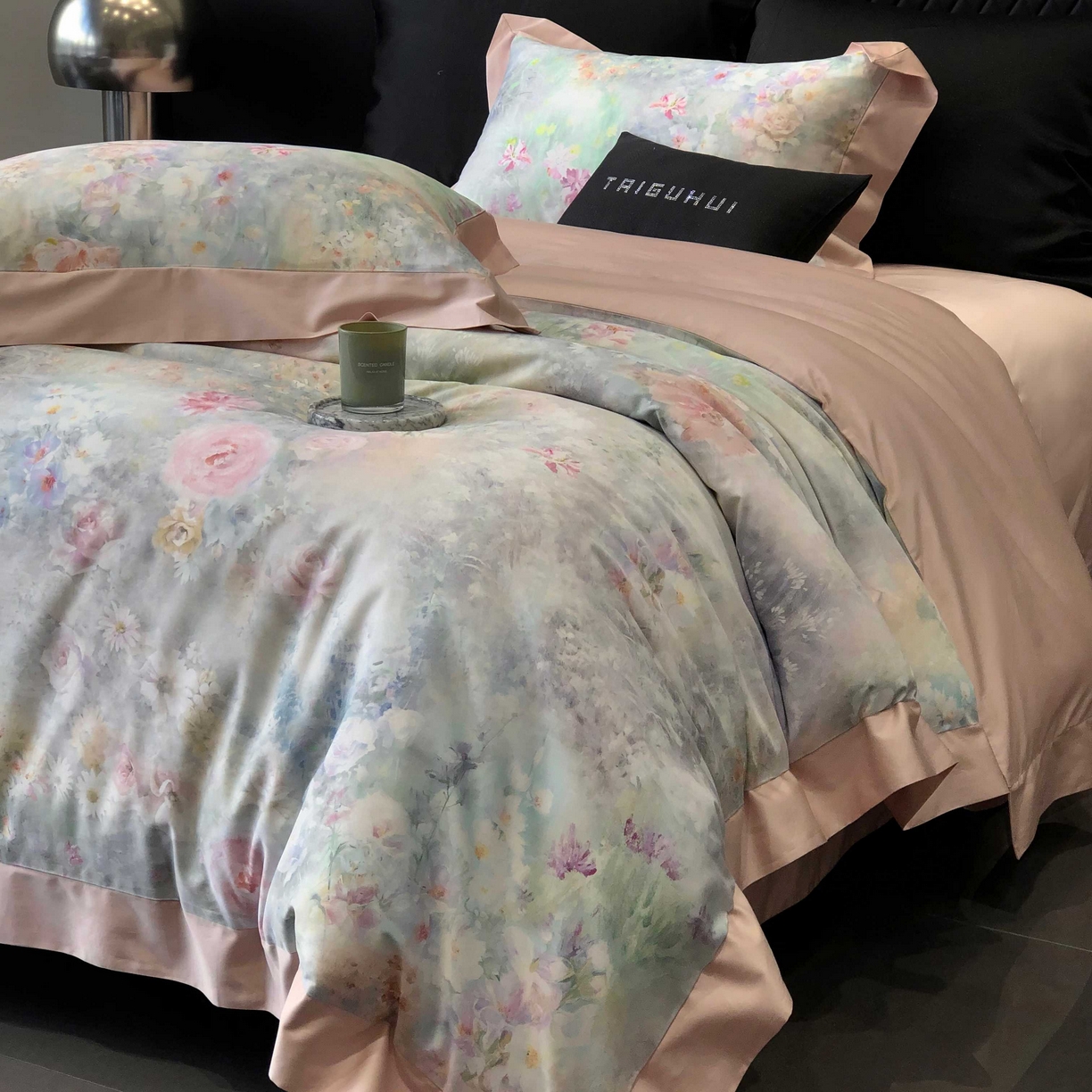 91家纺网 家纺一手货源 找家纺 2025新款高支高密长绒棉专版数码印花双拼系列四件套-卡梅伦【券后不低于378】 棉沐苒-粉