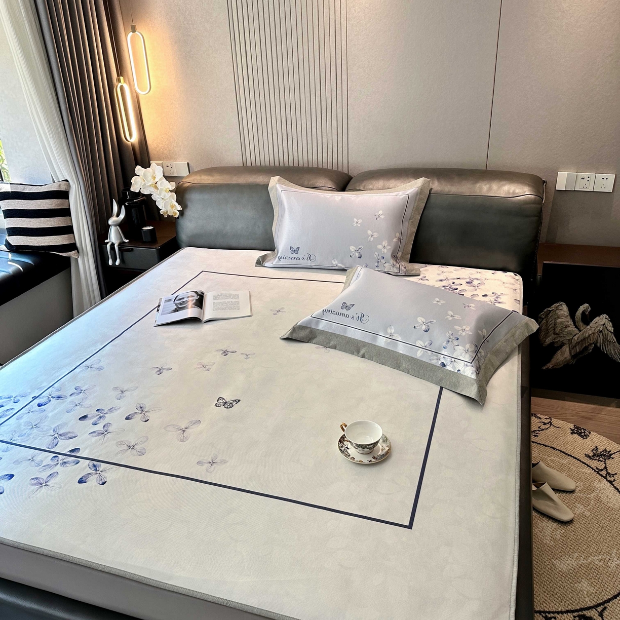 91家纺网 家纺一手货源 找家纺 JUICY 橘滋家纺 2025新款夏日高端轻奢数码冰丝奢简高级凉席床笠 爱琴海微风