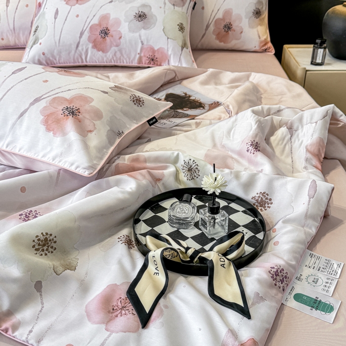 91家纺网 家纺一手货源 找家纺 洺兰家居 2025春夏新款100支莱赛尔天丝贡缎数码印花麻绳款四件套高端礼盒 花仙子粉