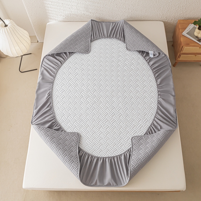 91家纺网 家纺一手货源 找家纺 欧邦 2025新款四季款纯色水洗棉夹棉床笠床垫保护罩-场景一 条格-中灰