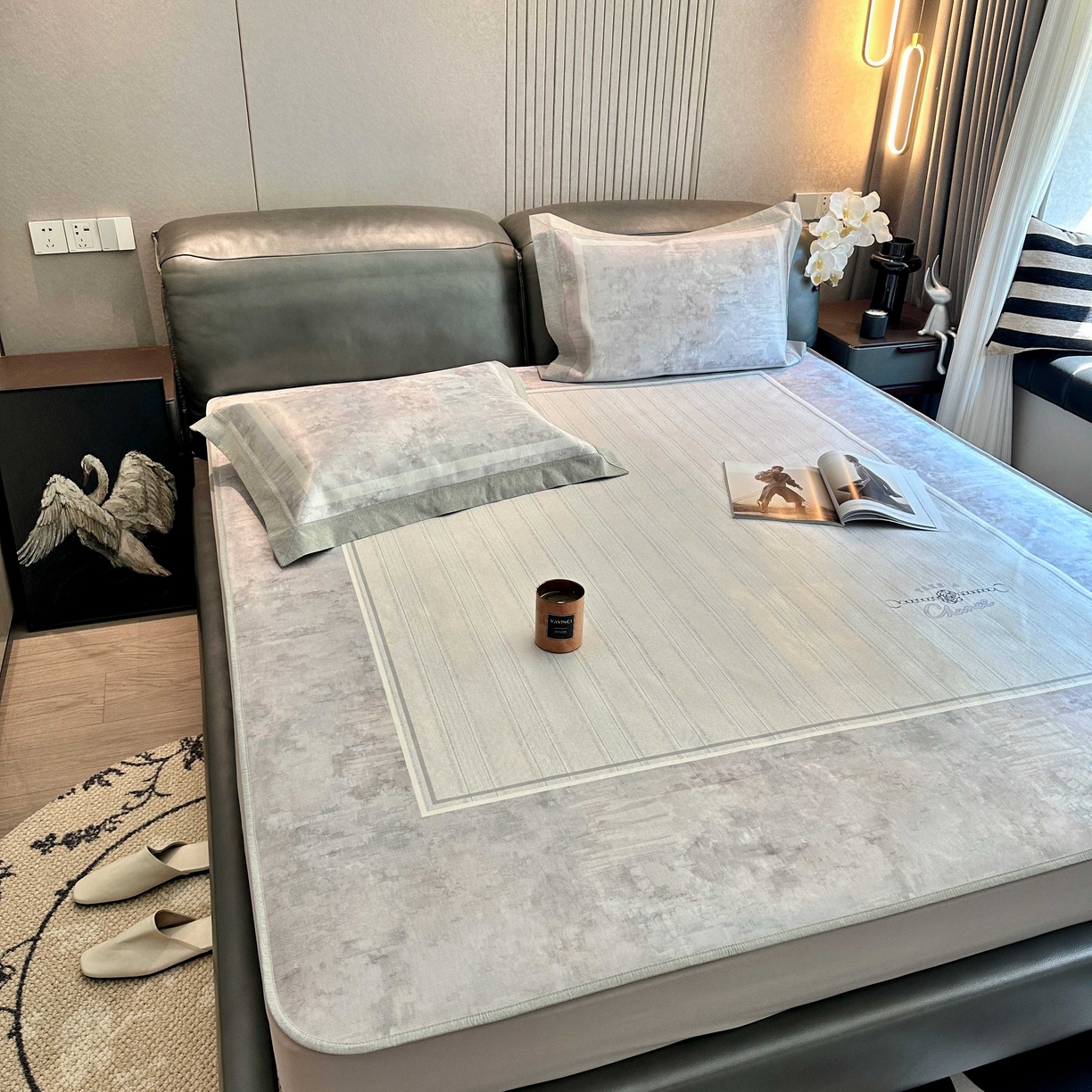 91家纺网 家纺一手货源 找家纺 JUICY 橘滋家纺 2025新款夏日高端轻奢数码冰丝奢简高级凉席床笠 巴黎暮色