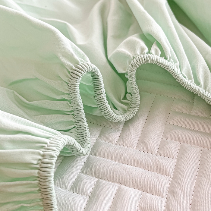 91家纺网 家纺一手货源 找家纺 （总）欧邦 2025新款四季款纯色水洗棉夹棉床笠床垫保护罩-场景二