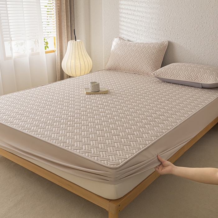 91家纺网 家纺一手货源 找家纺 欧邦 2025新款四季款纯色水洗棉夹棉床笠床垫保护罩-场景一 条格-卡其