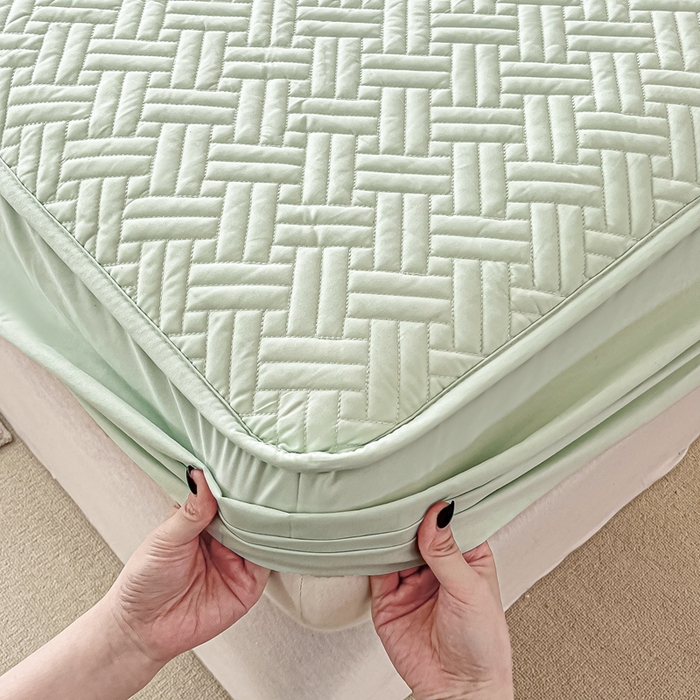 91家纺网 家纺一手货源 找家纺 （总）欧邦 2025新款四季款纯色水洗棉夹棉床笠床垫保护罩-场景二